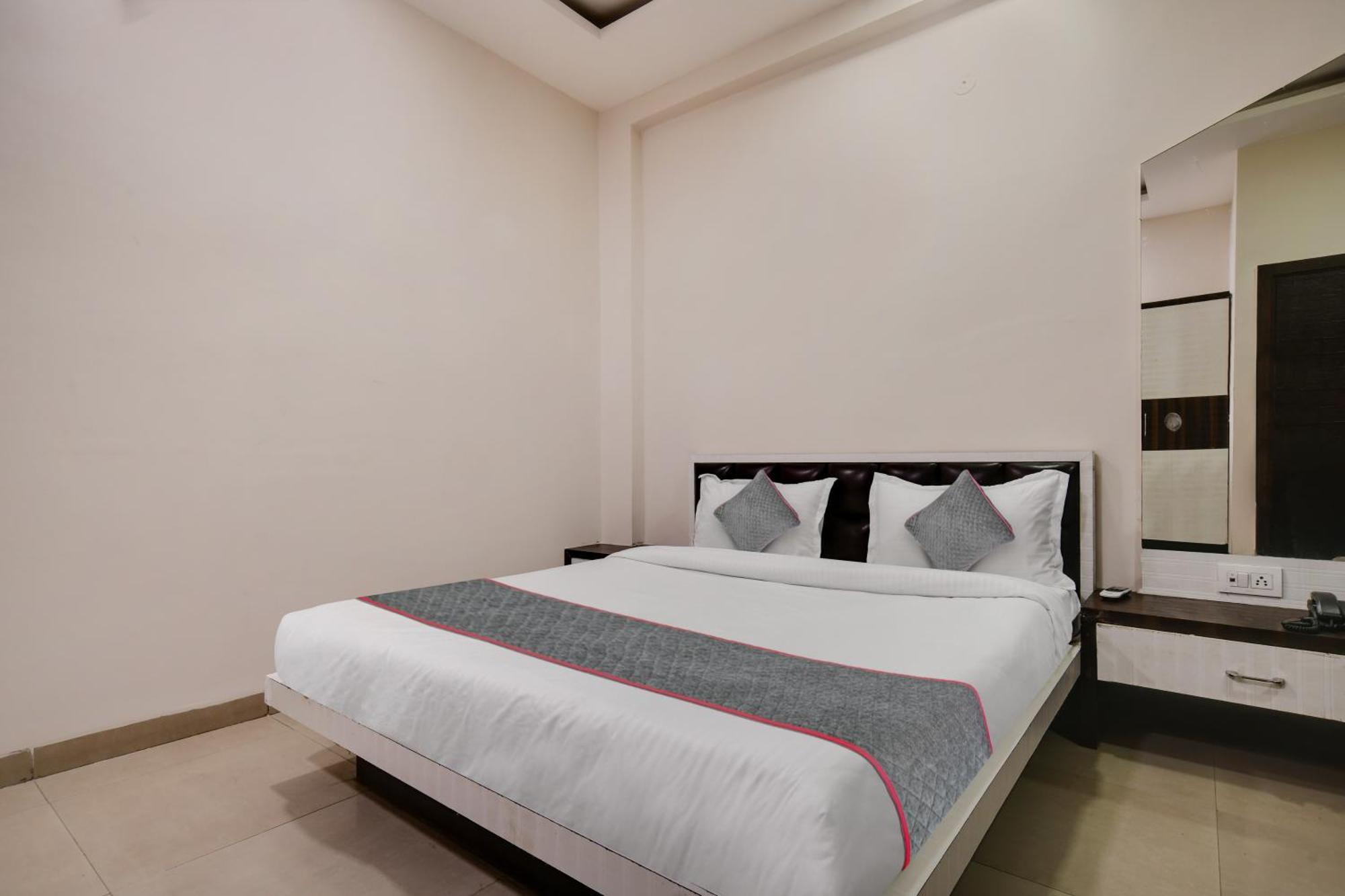 Townhouse Prime Stay Indore Eksteriør bilde