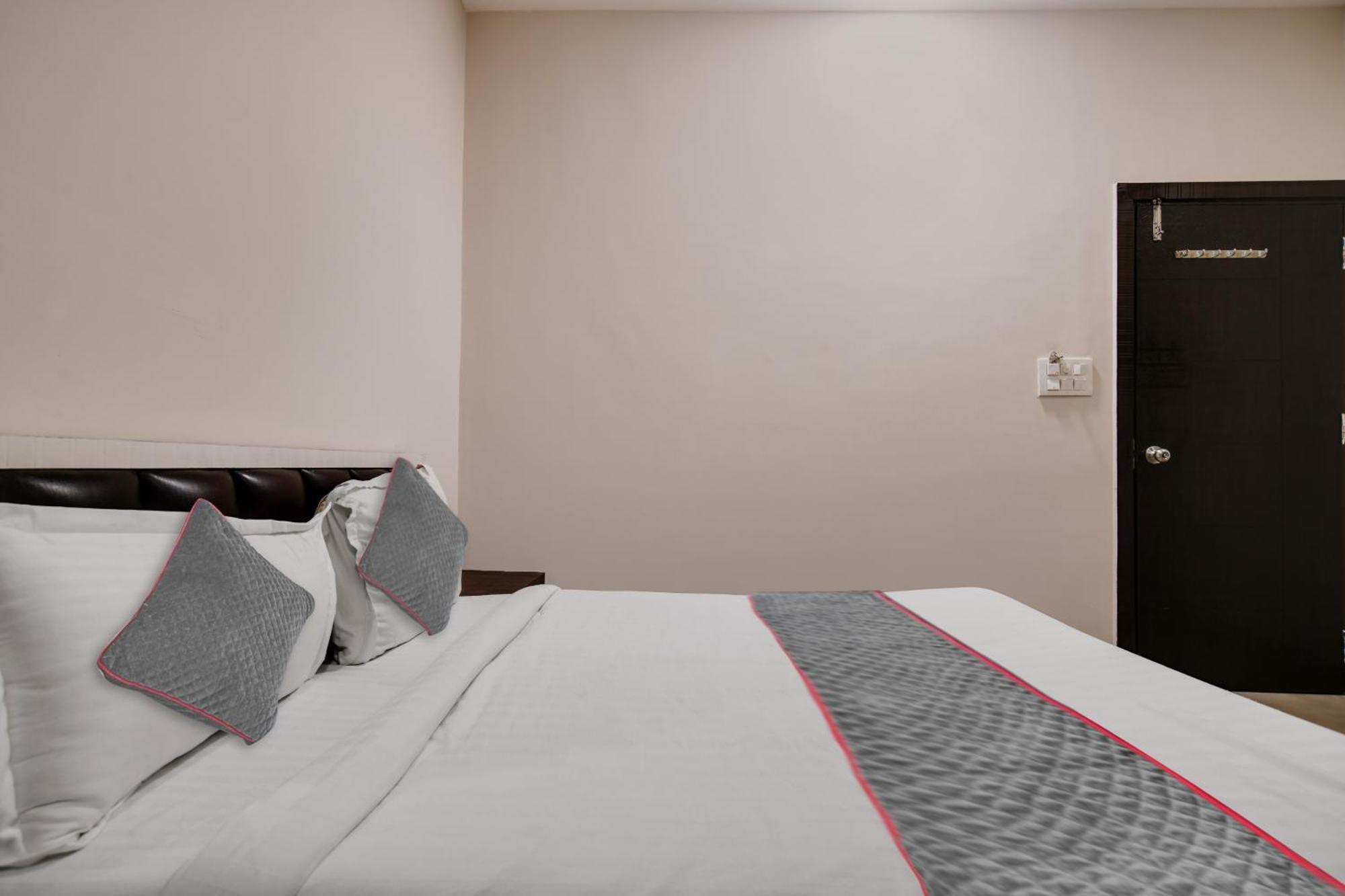 Townhouse Prime Stay Indore Eksteriør bilde