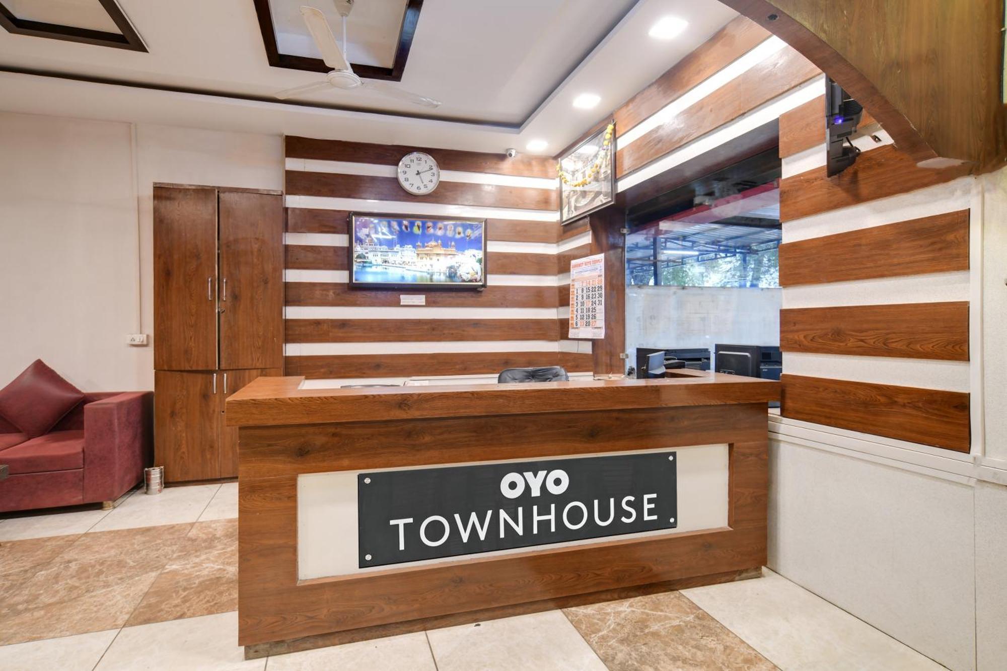 Townhouse Prime Stay Indore Eksteriør bilde
