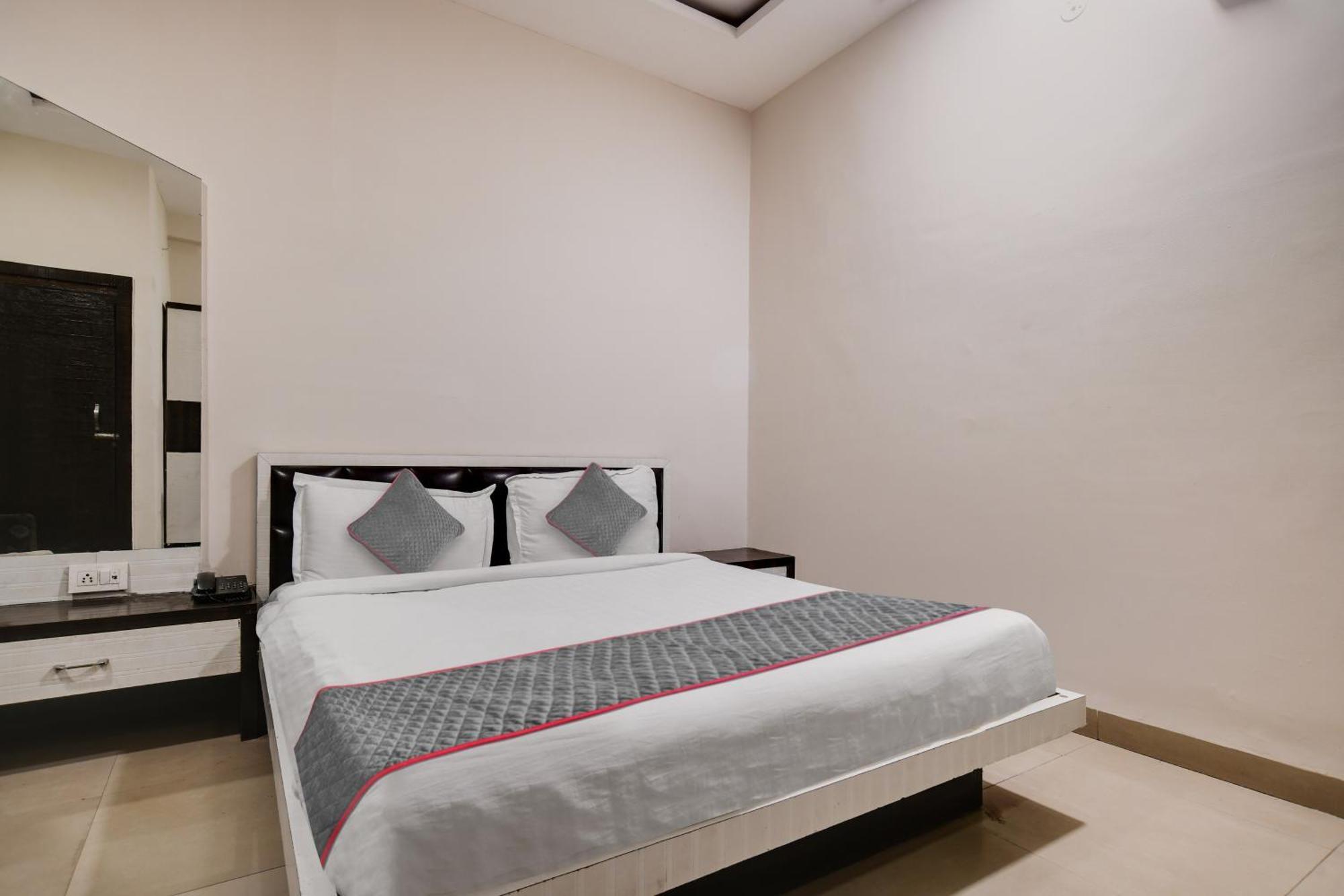 Townhouse Prime Stay Indore Eksteriør bilde